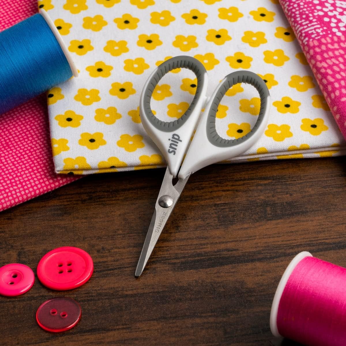 4 Inch Mini Detail Scissor by Singer - Boho Fabrics - Cutting Supplies