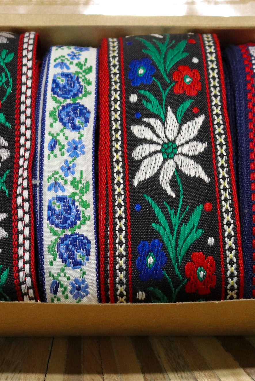 Alpine Winter, Vintage Trim/Ribbon Pack. 12 Yard Gift Set. - Boho Fabrics - Trims