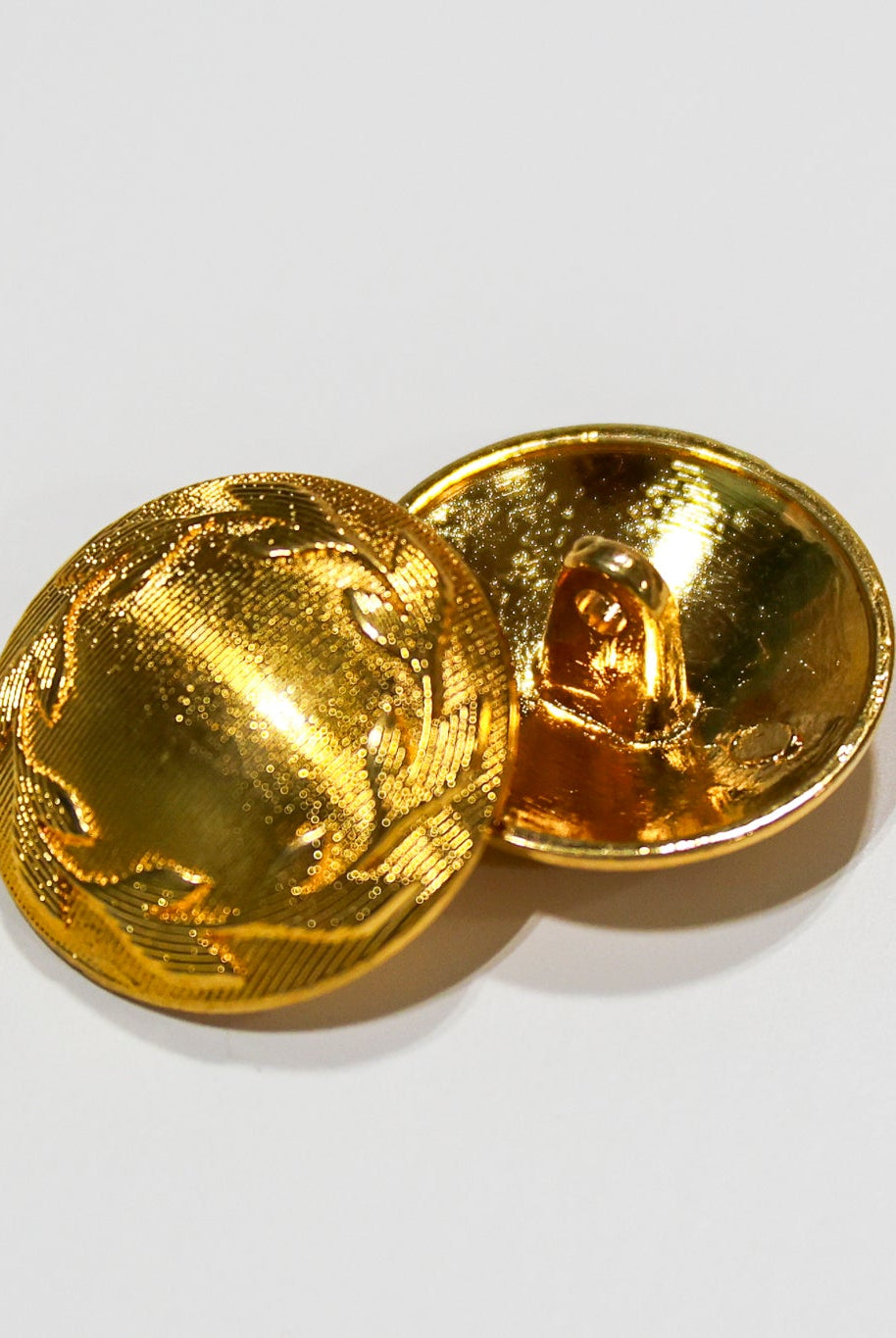 Gold Wreath Metal Shank Buttons. 24L (15mm / 5/8"), 30L (19mm / 3/4"), 36L (23mm / 7/8") - Boho Fabrics - Buttons & Snaps