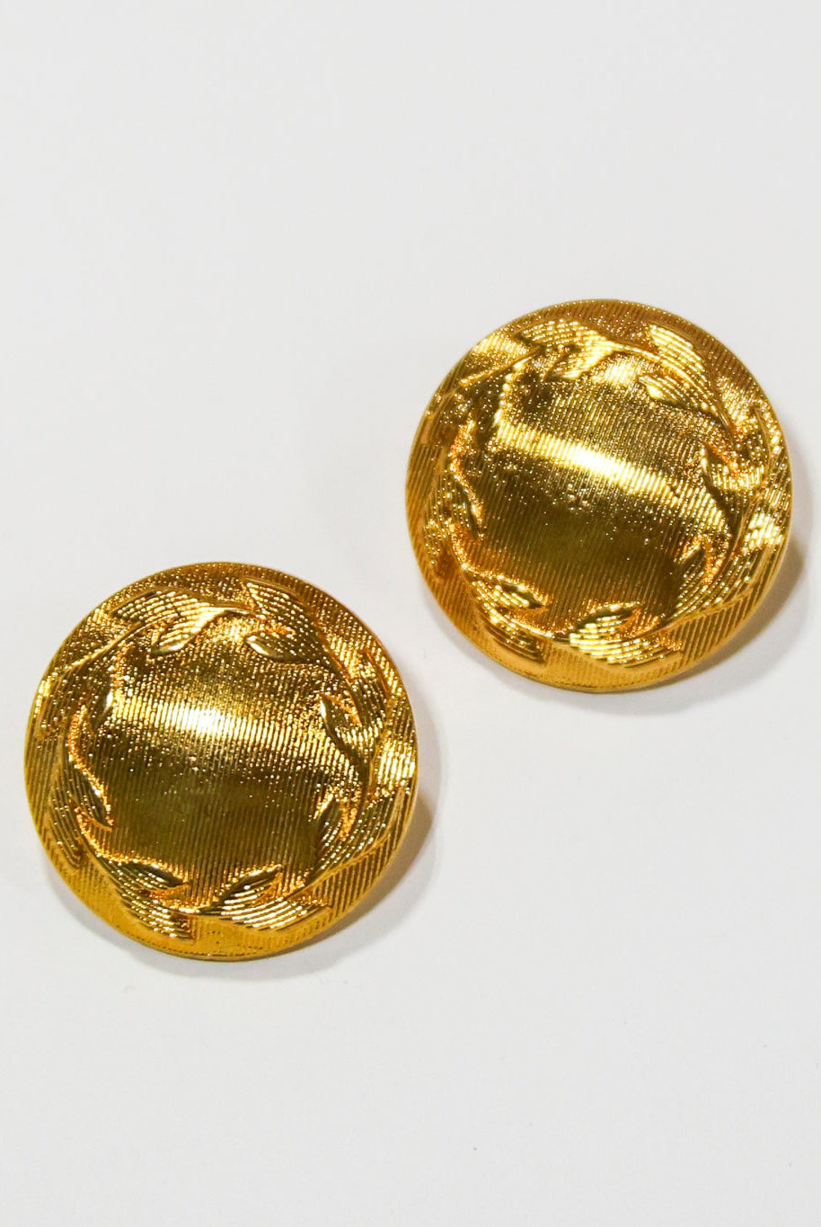 Gold Wreath Metal Shank Buttons. 24L (15mm / 5/8"), 30L (19mm / 3/4"), 36L (23mm / 7/8") - Boho Fabrics - Buttons & Snaps