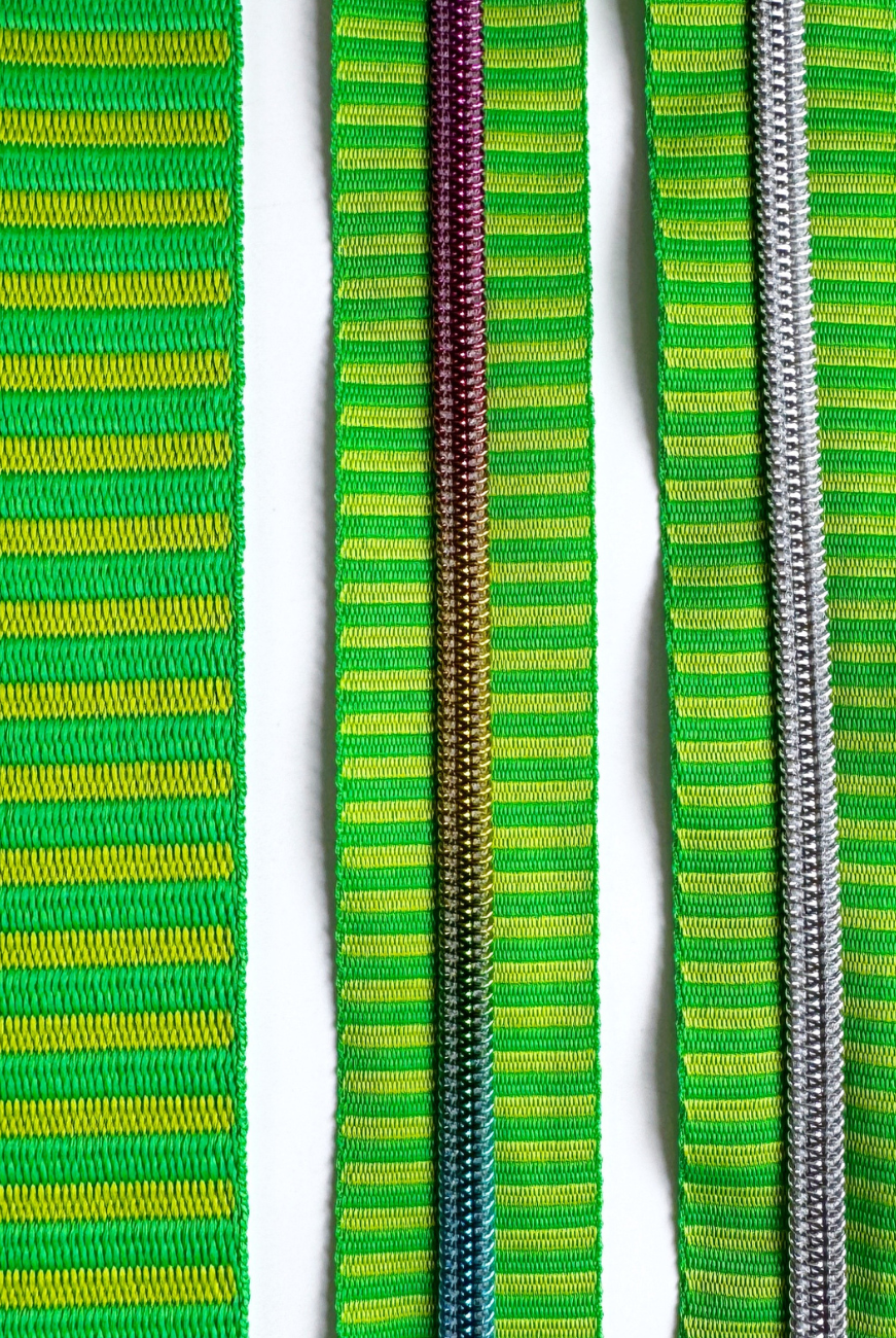 Green Jacquard Nylon Zipper 5 - 3 Yards, Rainbow Teeth - Boho Fabrics - Zippers