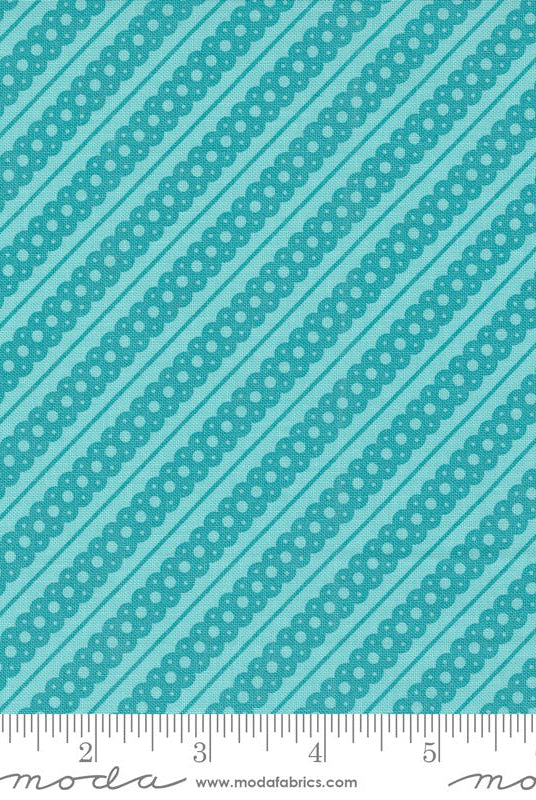 Kitty Christmas Design in Icicle by Moda - 100% Cotton Quilting Fabric - 31205 16 - Boho Fabrics - Quilting Cotton, Woven