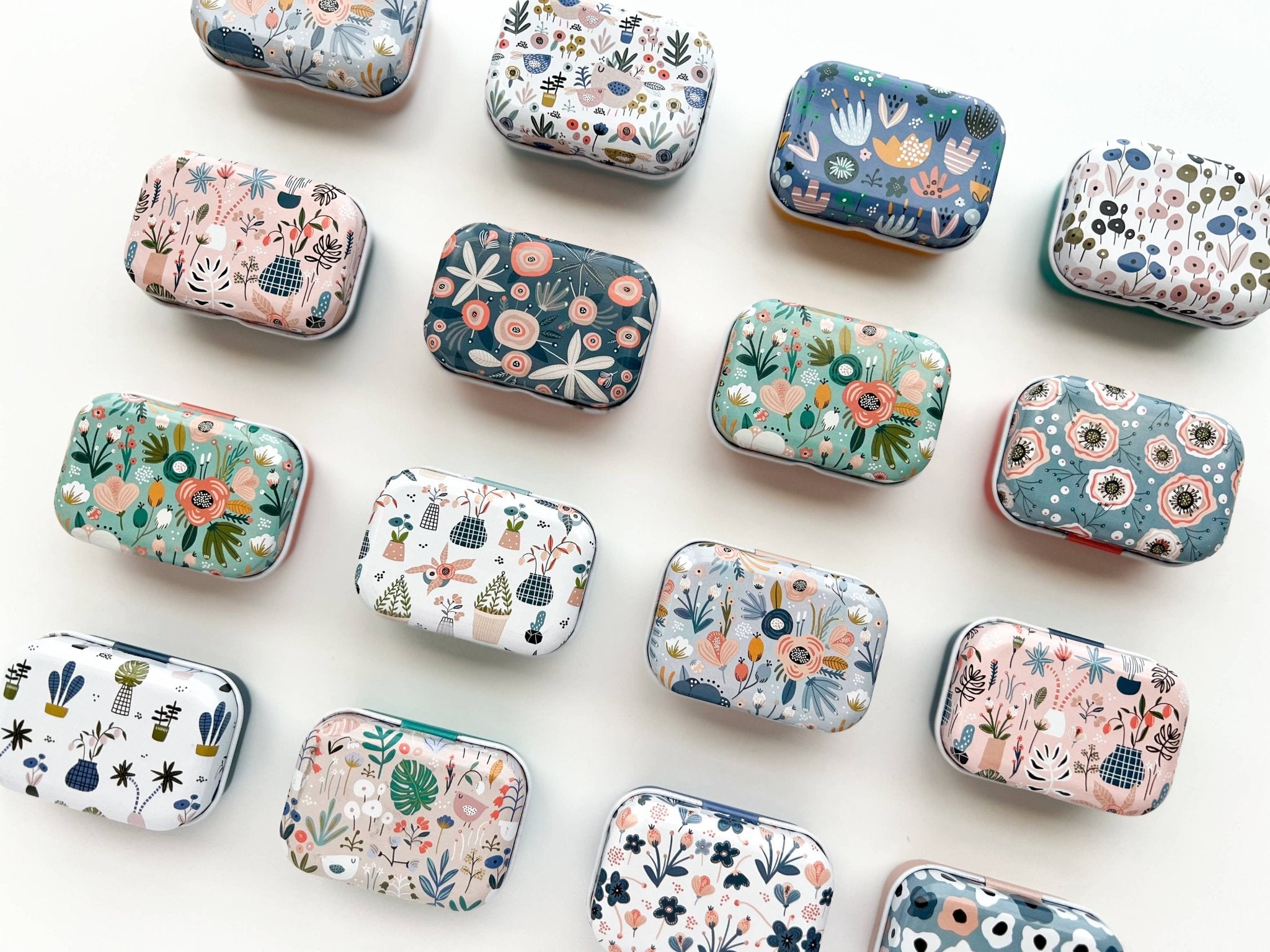 Magnetic Needle Tin, floral needle case, needle keeper. - Boho Fabrics -