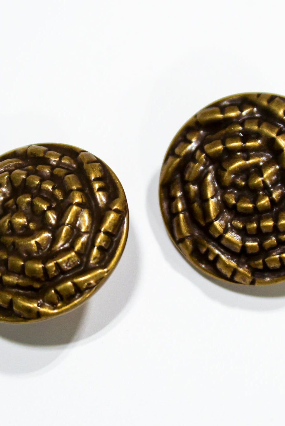 Rose Brass Metal Shank Buttons. 44L (28mm / 1 1/8"). Set of 4 - Boho Fabrics - Buttons & Snaps
