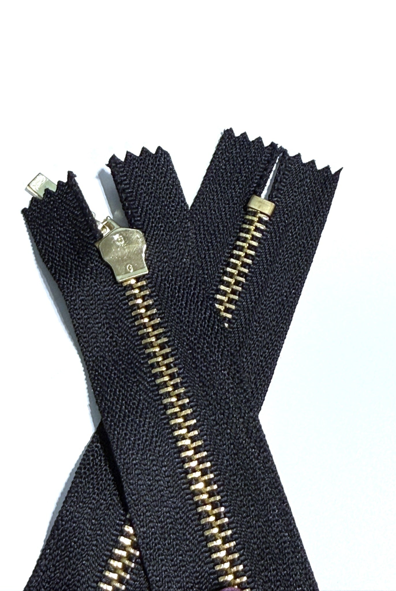 Sculpted Bar Pull - Black , 5 Brass Closed End Zipper. Size 25" (Deadstock) - Boho Fabrics - Zippers