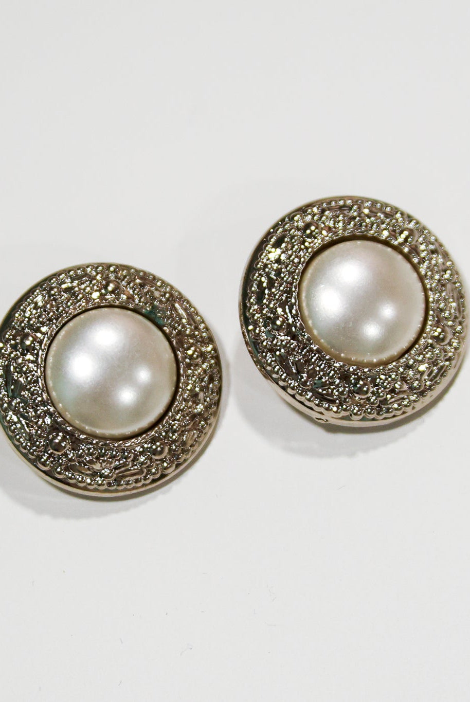 Silver Filigree Pearl Dome Plastic Shank Buttons. 24L (15mm / 5/8"), 40L (25mm / 1") - Boho Fabrics - Buttons & Snaps