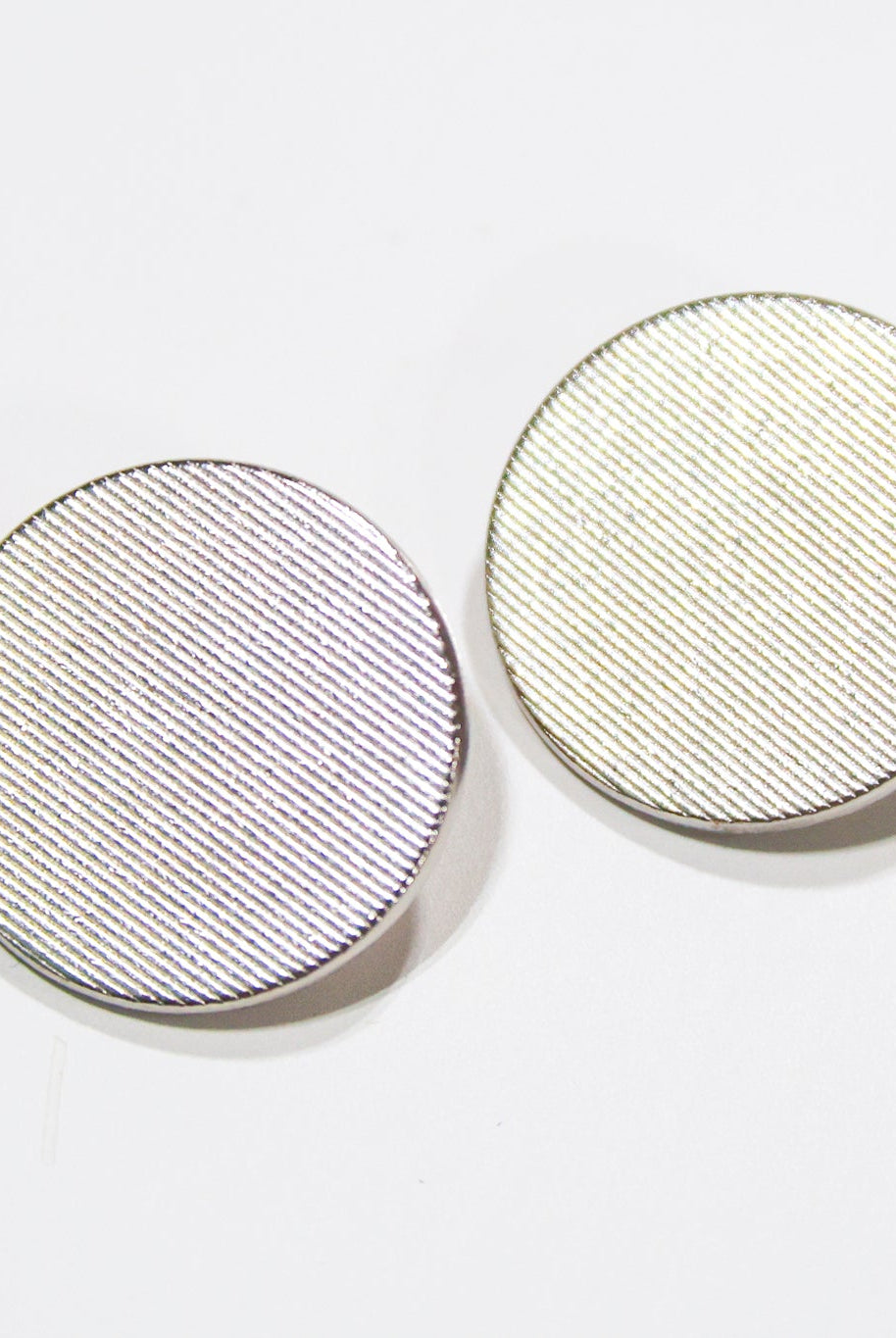 Silver Mesh Metal Shank Buttons. 24L (15mm / 5/8"), 32L (20mm / 13/16"), 36L (23mm / 7/8") - Boho Fabrics - Buttons & Snaps