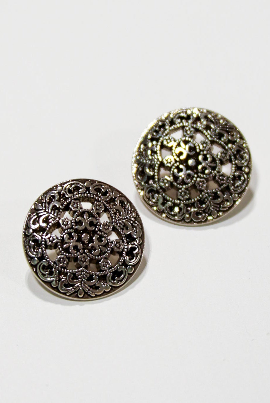 Silversmith Plastic Shank Buttons. 28L (18mm / 11/16"), 34L (21mm / 7/8") - Boho Fabrics - Buttons & Snaps