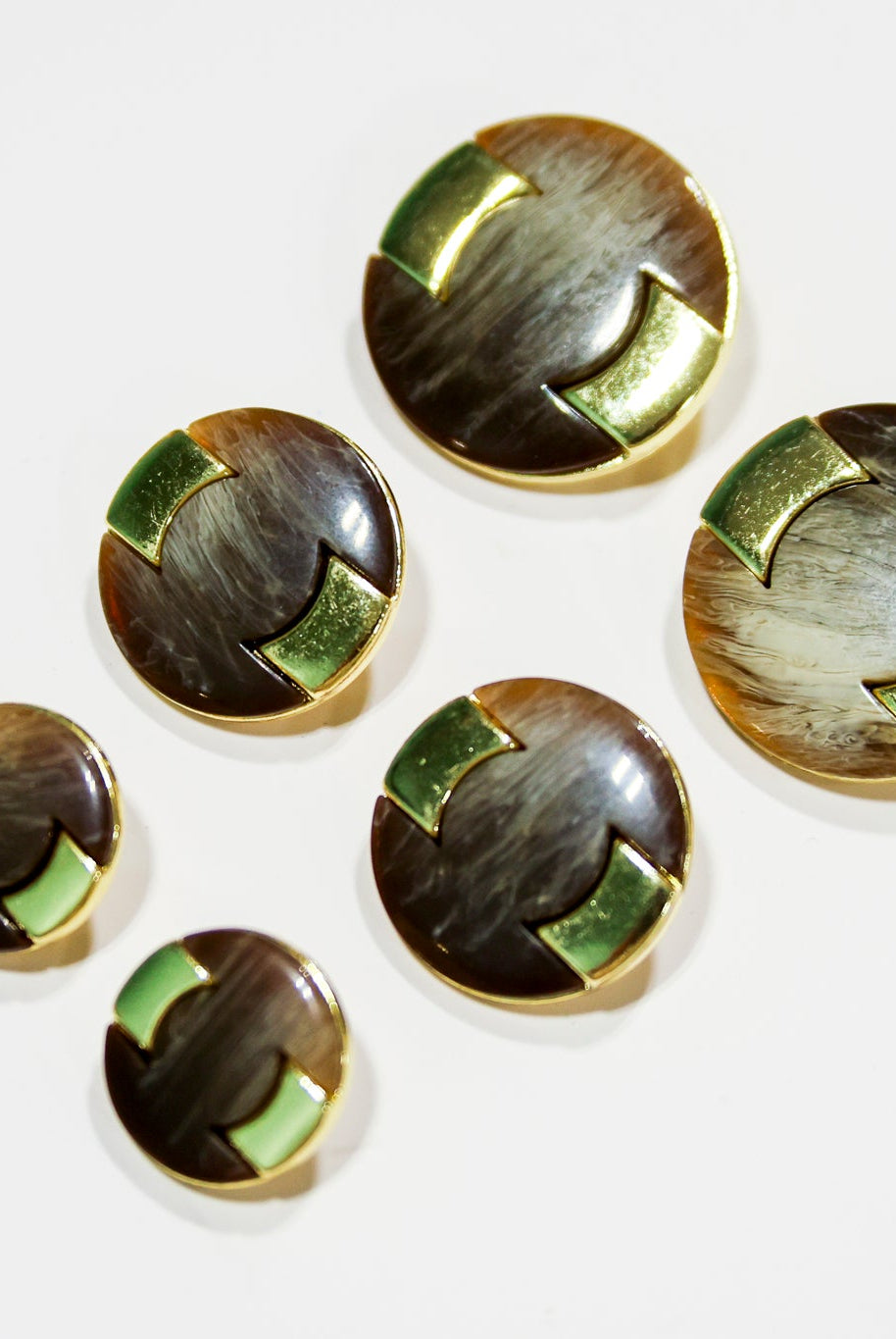 Tortoiseshell Gold Metal Shank Buttons. 28L (18mm / 11/16"), 36L (23mm / 7/8"), 44L (28mm / 1 1/8") - Boho Fabrics - Buttons & Snaps