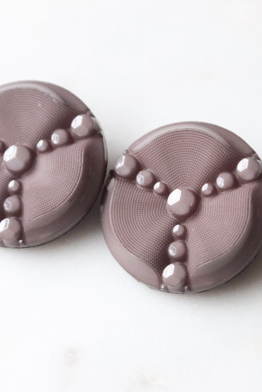 Trinity Faceted Shank Button in Lilac Gray. 44L (28mm/1.1 Inches), Package of 2. - Boho Fabrics