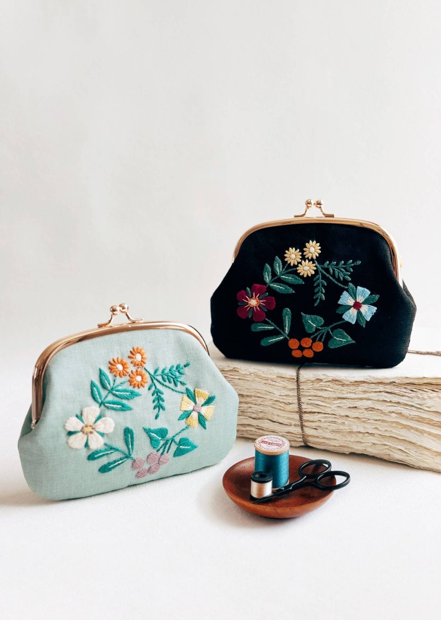 Vintage Floral Purse Kit, Sewing Pattern with Hardware - Boho Fabrics - Sewing Patterns