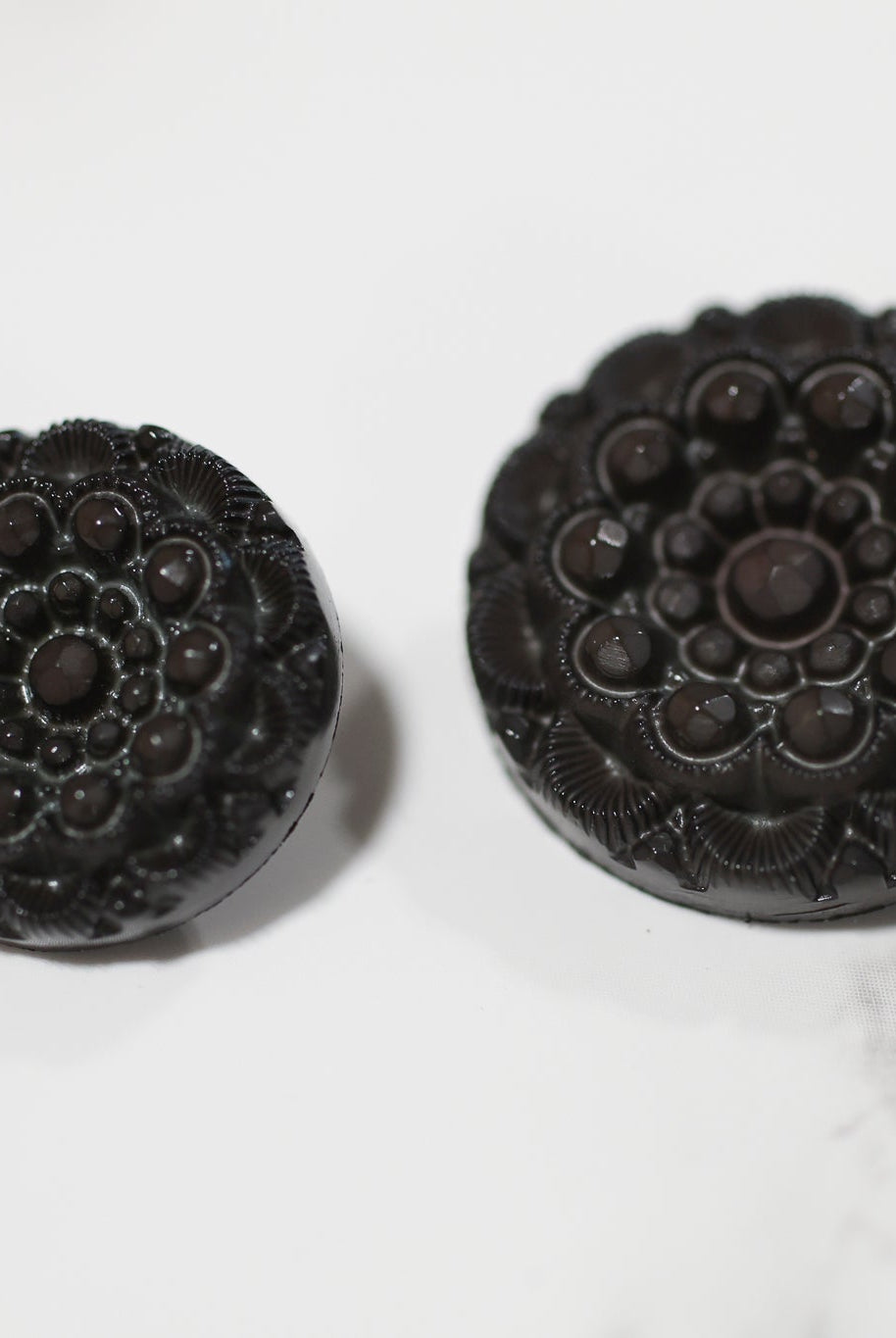 Vintage Inspired Dark Brown Rosette Button. Available in 20mm (32L), 25mm (40L) - Boho Fabrics - Buttons & Snaps