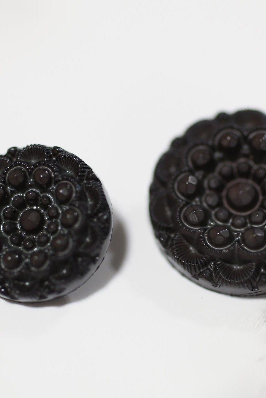 Vintage Inspired Dark Brown Rosette Button. Available in 20mm (32L), 25mm (40L) - Boho Fabrics - Buttons & Snaps
