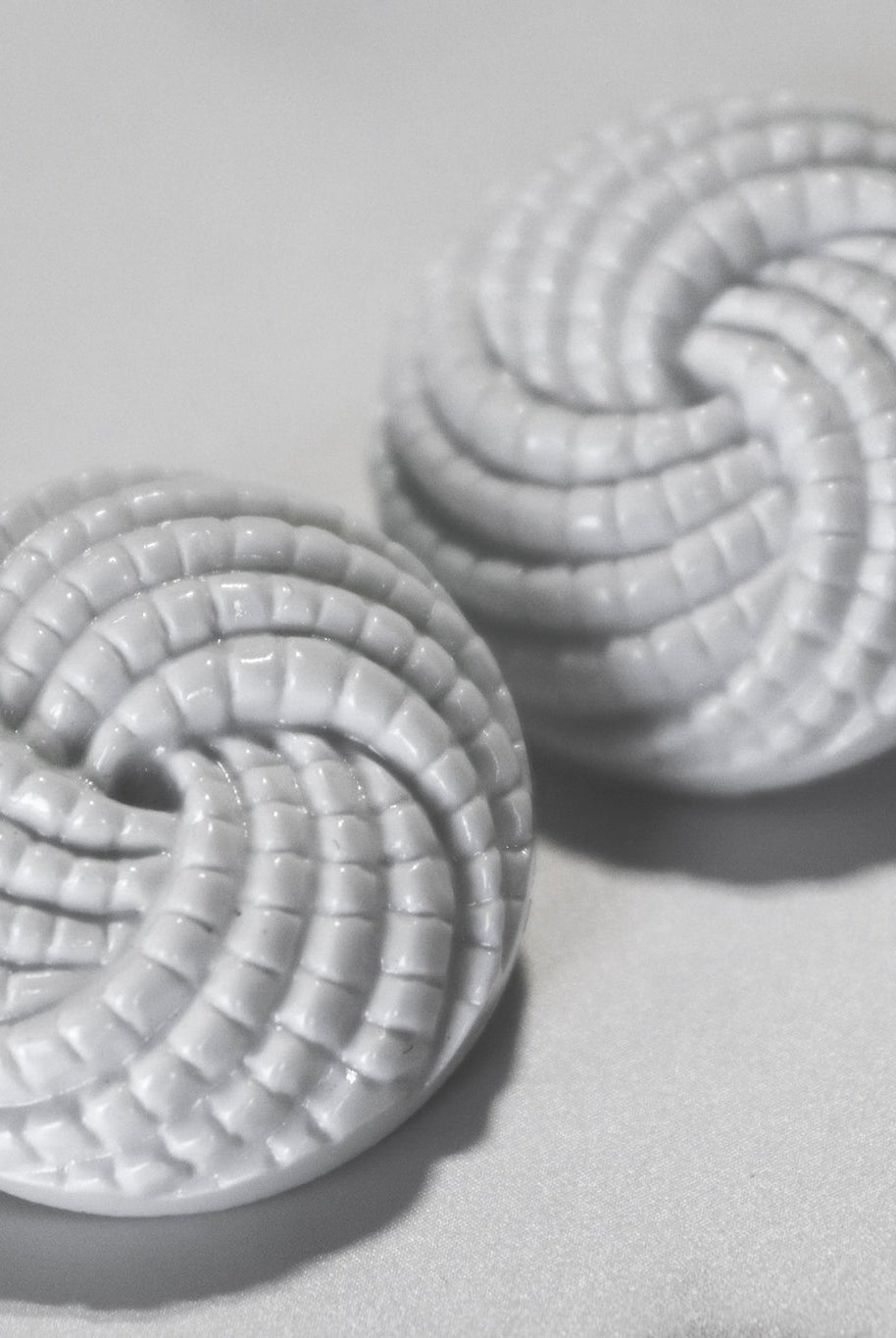 White Basketweave Spiral Plastic Shank Button. Available in 15mm, 18mm, 20mm, 25mm - Boho Fabrics - Buttons & Snaps