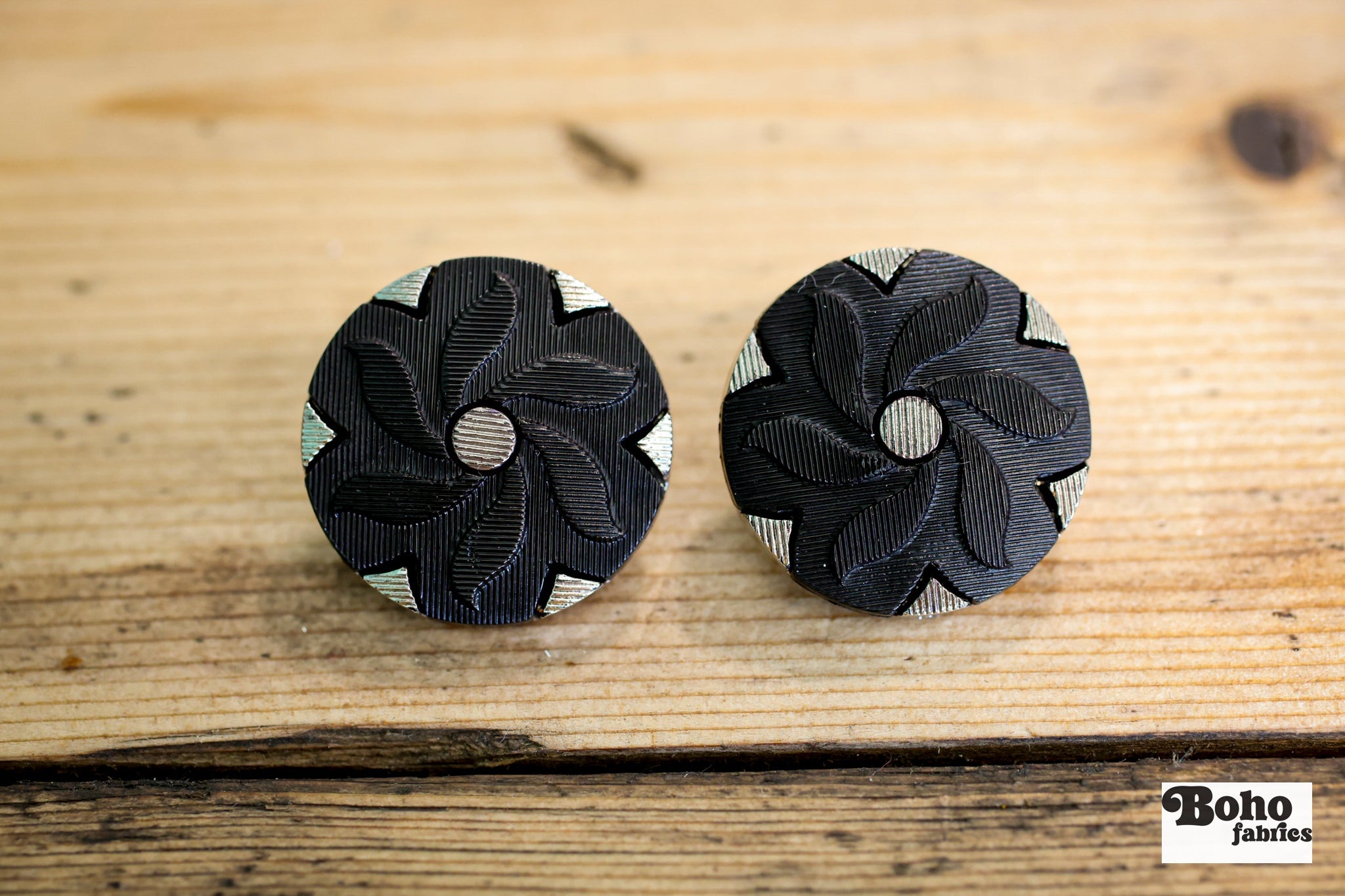 Black Floral Pinwheel on Silver Plastic Shank Button. Available in 17.8mm (28L), 21.6mm (34L) and 25.4mm (40L) - Boho Fabrics - Buttons & Snaps