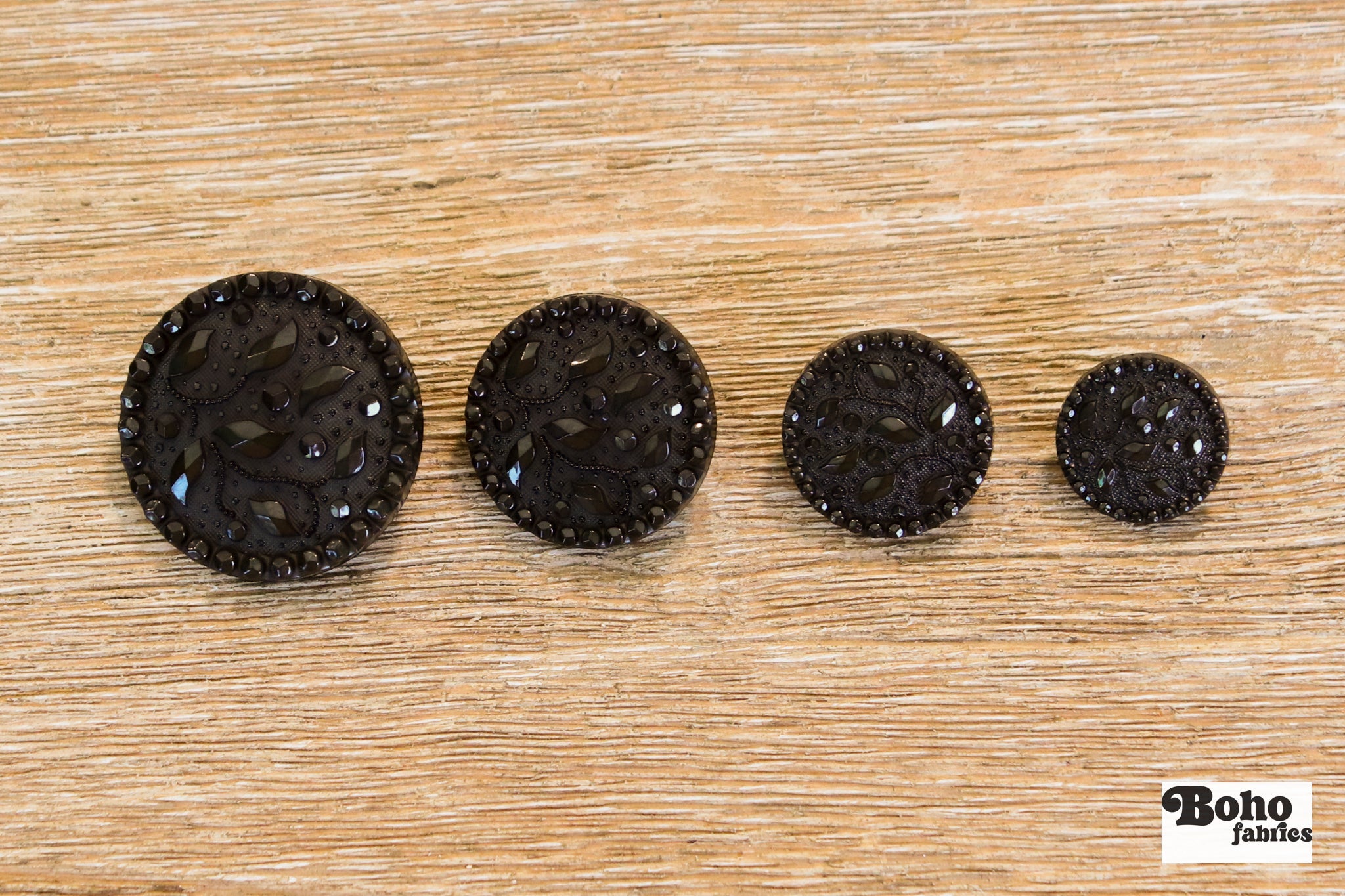 Brown Sprinkled Spring Leaves Plastic Shank Button. Available in 15mm (24L), 20mm (32L), 23mm (36L) and 28mm (44L) - Boho Fabrics - Buttons & Snaps