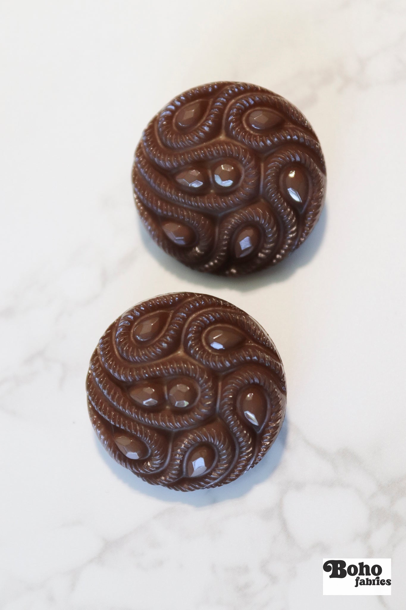 Camel Brown Paisley Faceted, Plastic Shank Buttons. Available in 28mm (44L) - Boho Fabrics - Buttons & Snaps