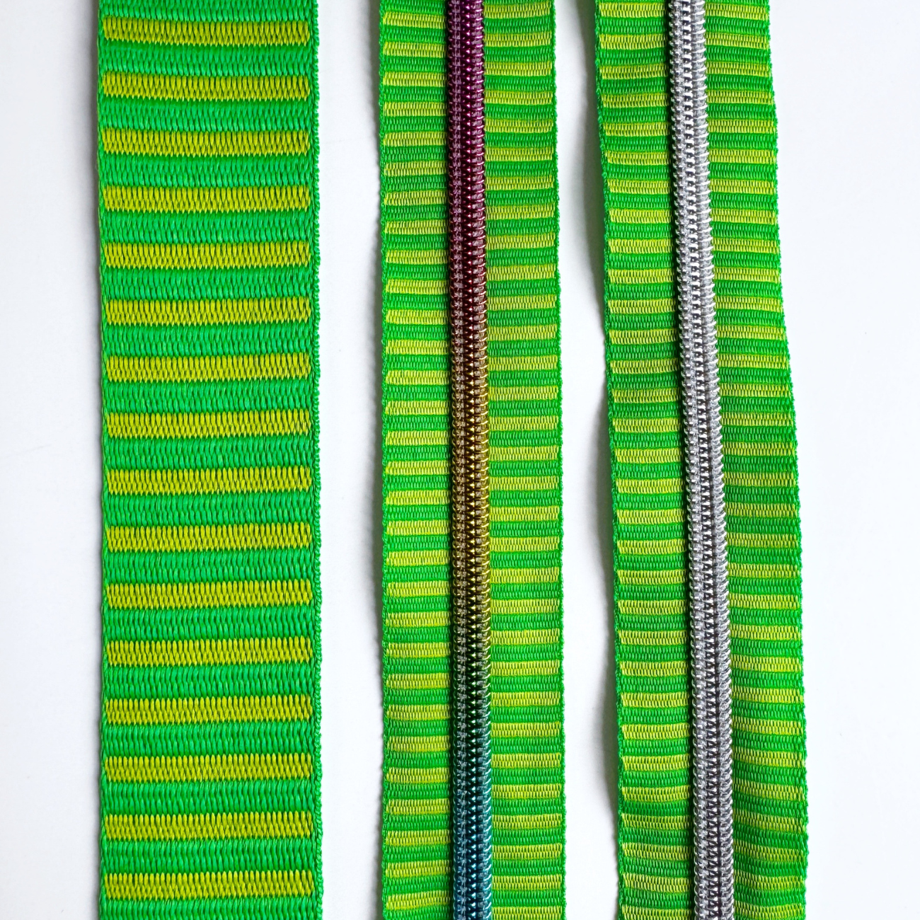 Green Jacquard Nylon Zipper 5 - 3 Yards, Rainbow Teeth - Boho Fabrics - Zippers