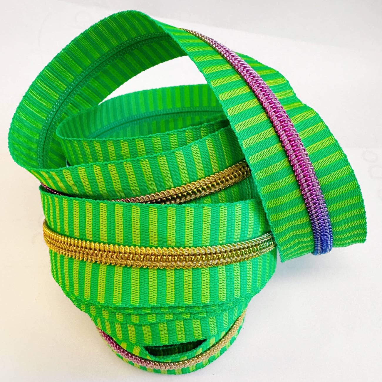 Green Jacquard Nylon Zipper 5 - 3 Yards, Rainbow Teeth - Boho Fabrics - Zippers