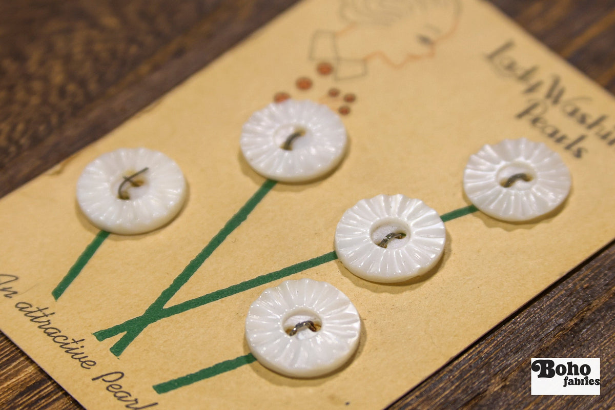 Lady Washington Vintage Mother of Pearl Button Card — 15mm White Buttons, Flower Bouquet Card, 1920's-1930's - Boho Fabrics - Buttons & Snaps