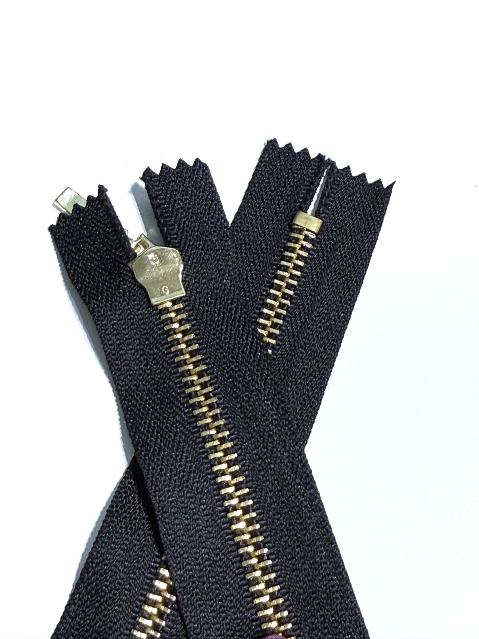 Sculpted Bar Pull - Black , 5 Brass Closed End Zipper. Size 25" (Deadstock) - Boho Fabrics - Zippers