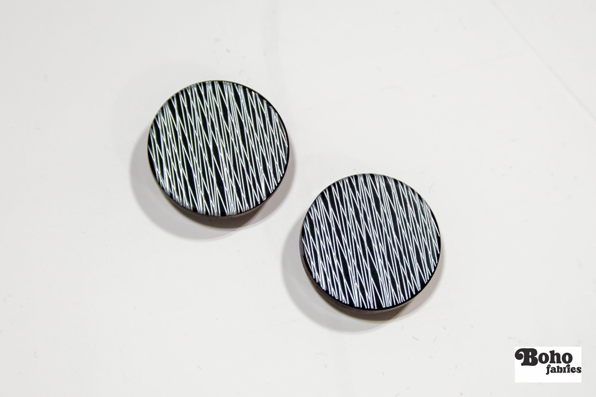 Silver & Navy Plastic Shank Buttons. 24L (15mm / 5/8"), 28L (18mm / 11/16"), 34L (21mm 7/8"), 40L (25mm / 1") - Boho Fabrics - Buttons & Snaps