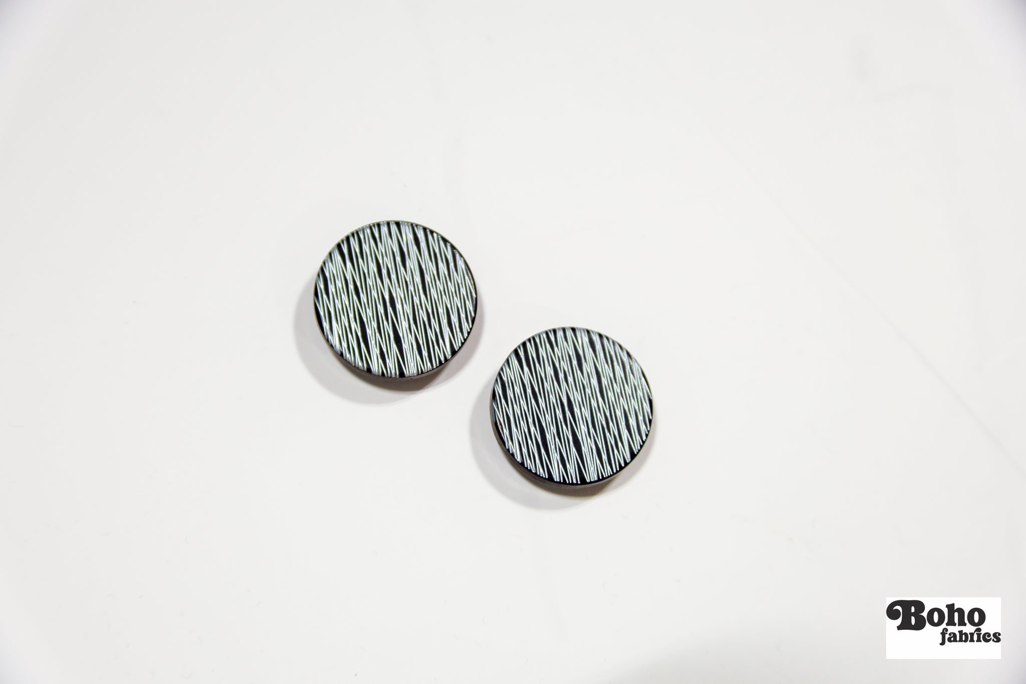 Silver & Navy Plastic Shank Buttons. 24L (15mm / 5/8"), 28L (18mm / 11/16"), 34L (21mm 7/8"), 40L (25mm / 1") - Boho Fabrics - Buttons & Snaps