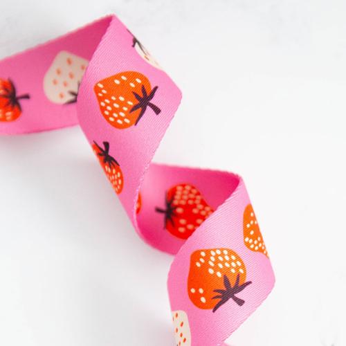 Strawberry Daisy, 1.5" Webbing, Sold by the Yard. Ruby Star Society - Boho Fabrics - Bag Making Supplies