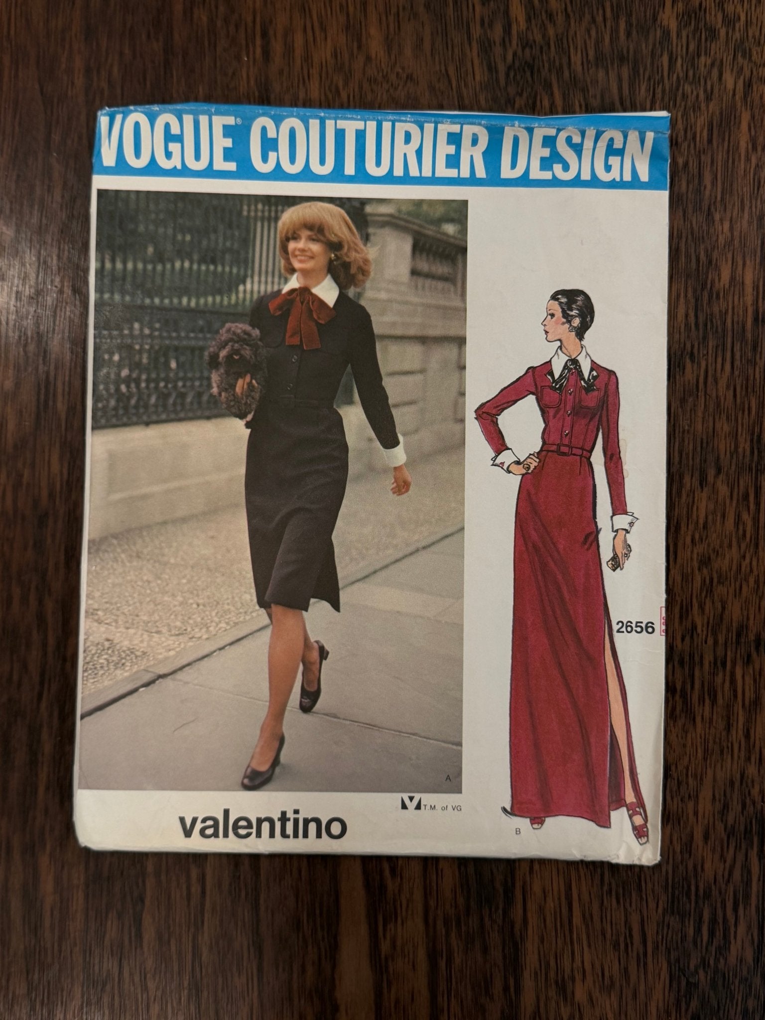 Valentino | Vogue Couturier Design Sewing Pattern #2656 — Fitted Dress with Contrast Collar & Cuffs, Size 8, Vintage 1972 - Boho Fabrics - Sewing Patterns