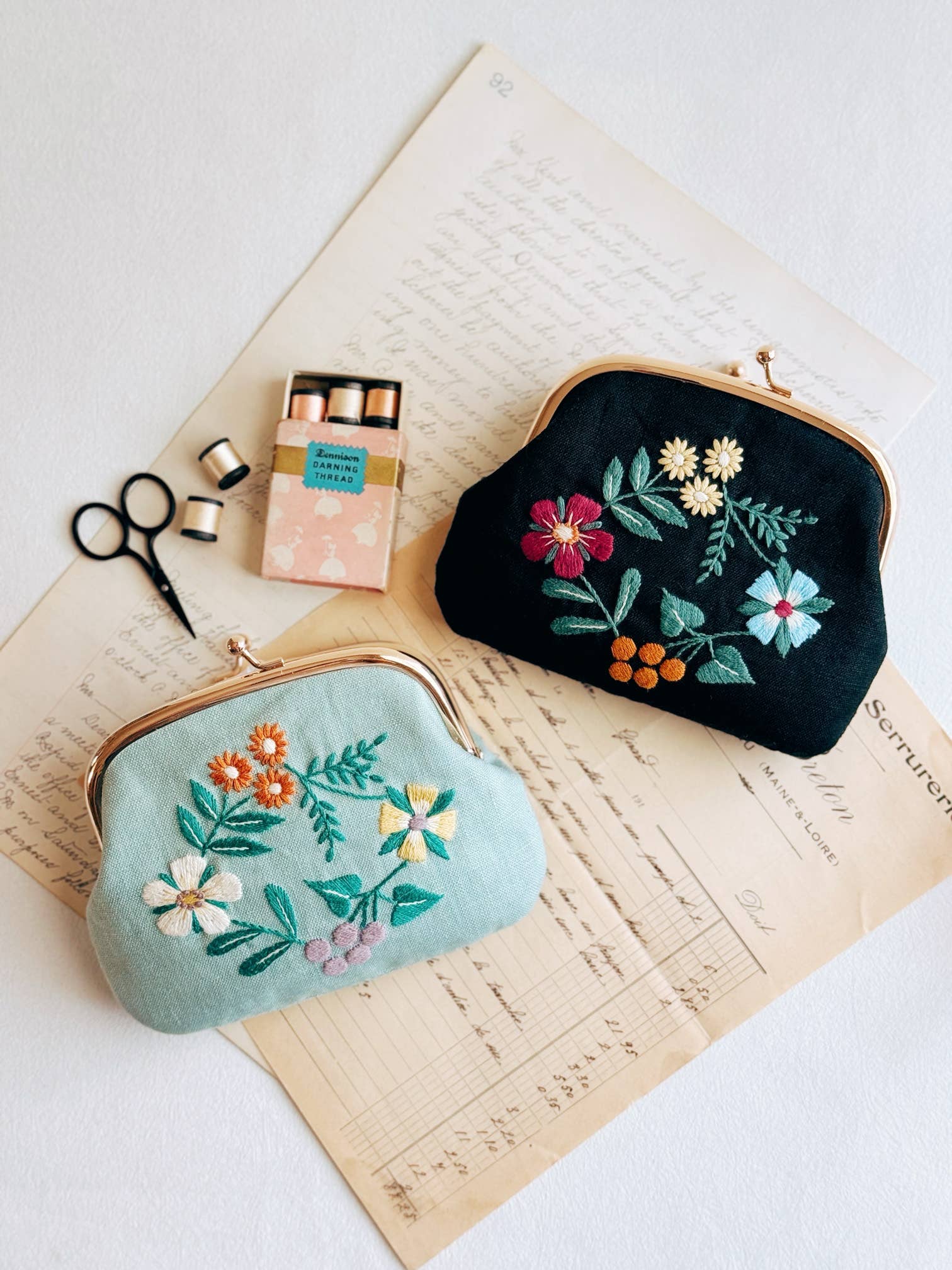 Vintage Floral Purse Kit, Sewing Pattern with Hardware - Boho Fabrics - Sewing Patterns