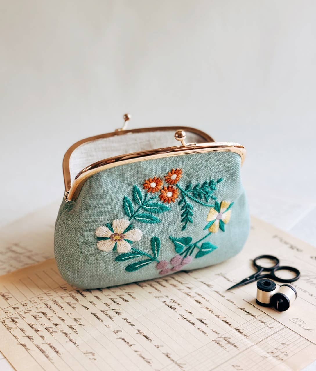 Vintage Floral Purse Kit, Sewing Pattern with Hardware - Boho Fabrics - Sewing Patterns