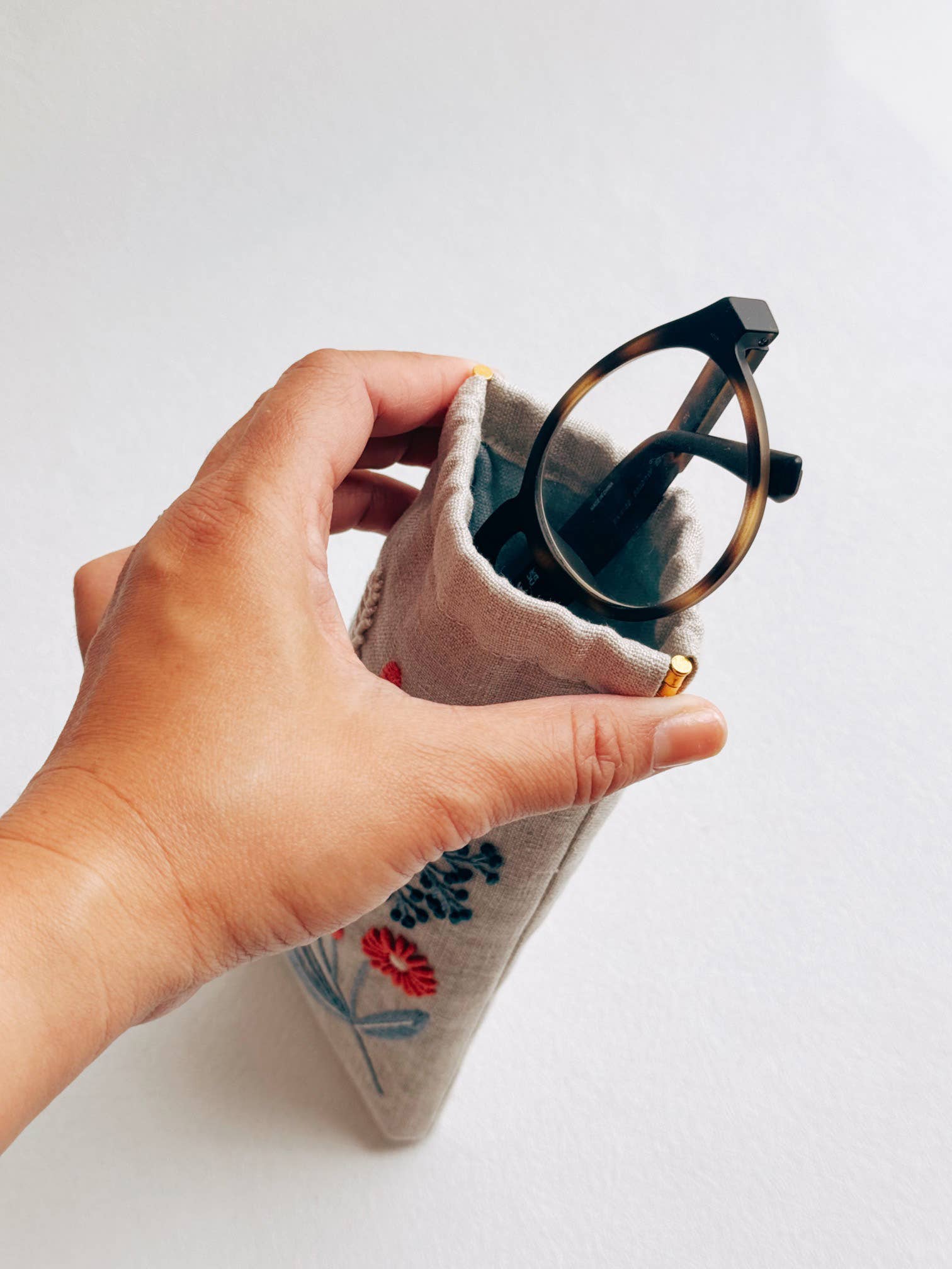 Wildflower Eyeglass Case Kit, Sewing Pattern with Hardware - Boho Fabrics - Sewing Patterns